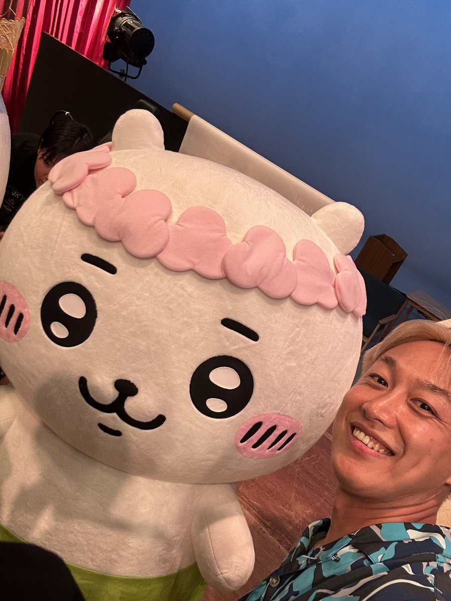 shinichi0421's tweet photo. ちいかわちゃんに負けました🤣

おもろすぎーw

かわいすぎーw

俺、モモンガ推しって伝えたらツッコミしてくれたwww

#爆笑レッドカーペット🟥
#映画ちいかわ https://t.co/Je2idznbUG