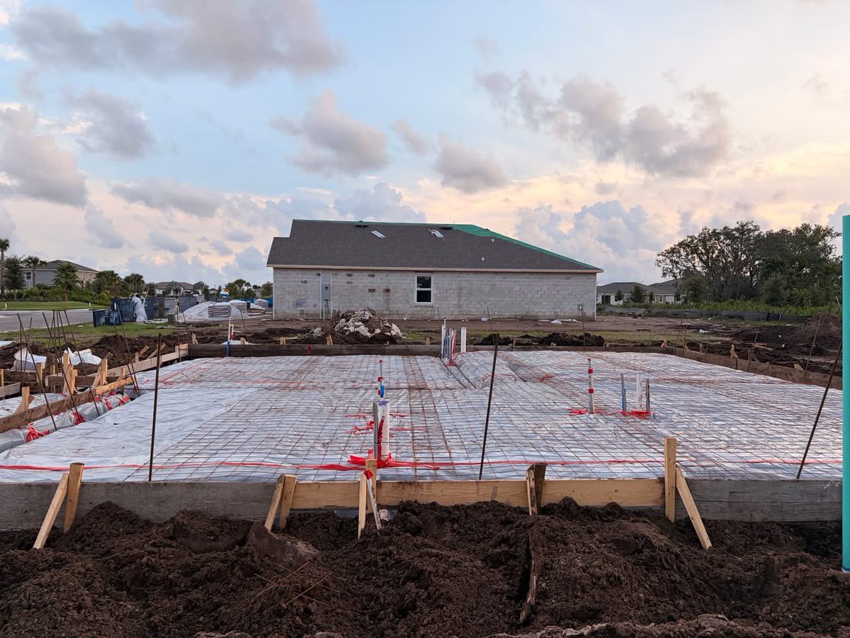 MikeFyvieSells's tweet photo. Construction Update #1: The pad build-up is complete! One of the most important milestones, creating the foundation for everything that follows. Follow our Star Farms home-building journey from lot selection to closing: https://t.co/7FnyyFgTiO https://t.co/NtCslvfWrs