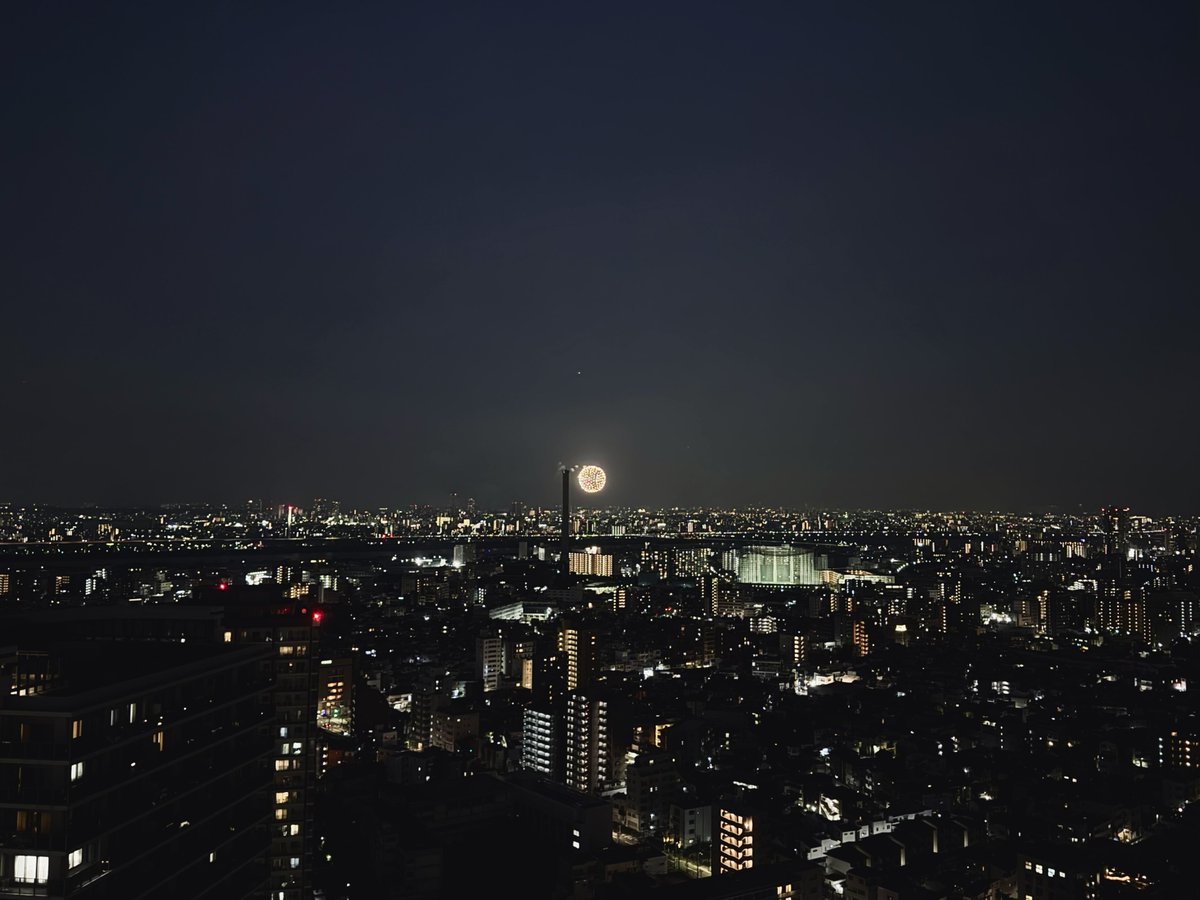 Orcaoo54's tweet photo. 今夜は花火がたくさん上がってるﾀﾏﾔｰ🎆 https://t.co/bPcBeIvNOS
