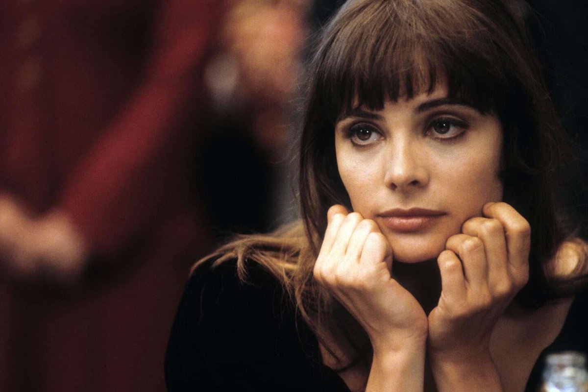 elmusicfeelings's tweet photo. ❌ Il y a 23 ans, jour pour Jour, l'onde de choc était folle dans les médias français.  
L'actrice, Marie Trintignant, mourrait sous les coups de Bertrand Cantat, star de la chanson française et du groupe Noir Désir.

L'affaire va diviser le pays. J 'ai choisi ce thème pour le nouveau GROUND ZÉRO, une émission de décryptage qui est l'autre format de ma chaîne YouTube.
Dans cet épisode, on revient sur les différents éléments de cette affaire qui est pourtant incroyablement actuelle.
En effet, cette année encore, Cantat vient de récolter plus de 200.000 euros de la part de ses fans en une semaine afin de sortir un nouvel album.
Toutefois, si Marie a perdu la vie avec des coups d'une violence similaire à un accident de moto à 180 Km/H... Une autre femme reste selon moi le point central de cette histoire.
C'est Kristina, la femme de Bertrand, qui va le défendre lors du procès avant de s'oter la vie, l'accusant elle-même de violence.

Mon analyse de tout ça est boycottée par YouTube, demonetisee, limitée, et même désormais avec un message de prévention sur le suicide 😳.. mais vous pouvez la voir ici.

ANALYSE : https://t.co/k1rEShaFwn
