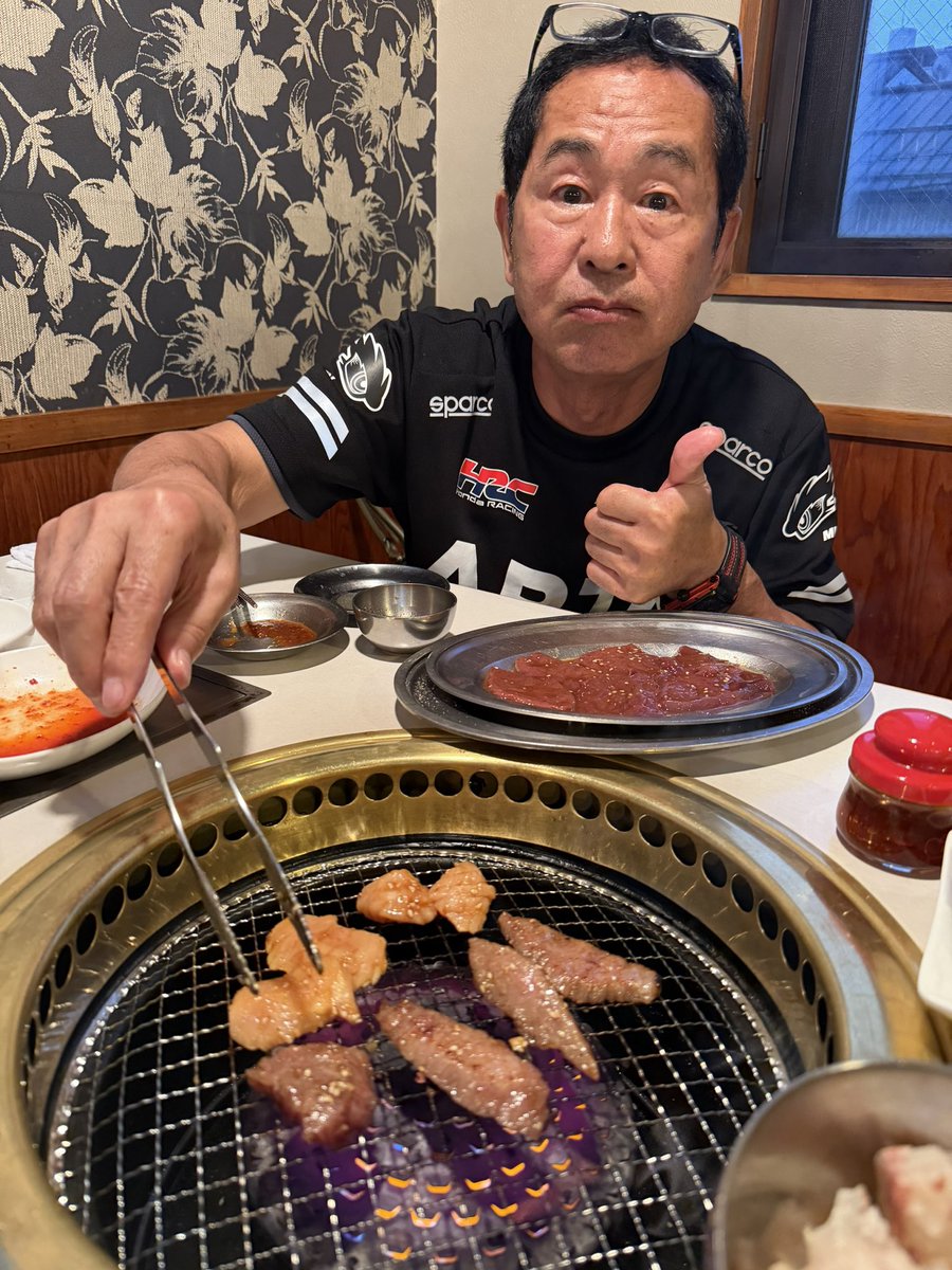 kakunoshin_ohta's tweet photo. 予選　ポール！！☝🏻

キングが専属で肉焼いてくれてます

#supergt https://t.co/1NimKJPE4D