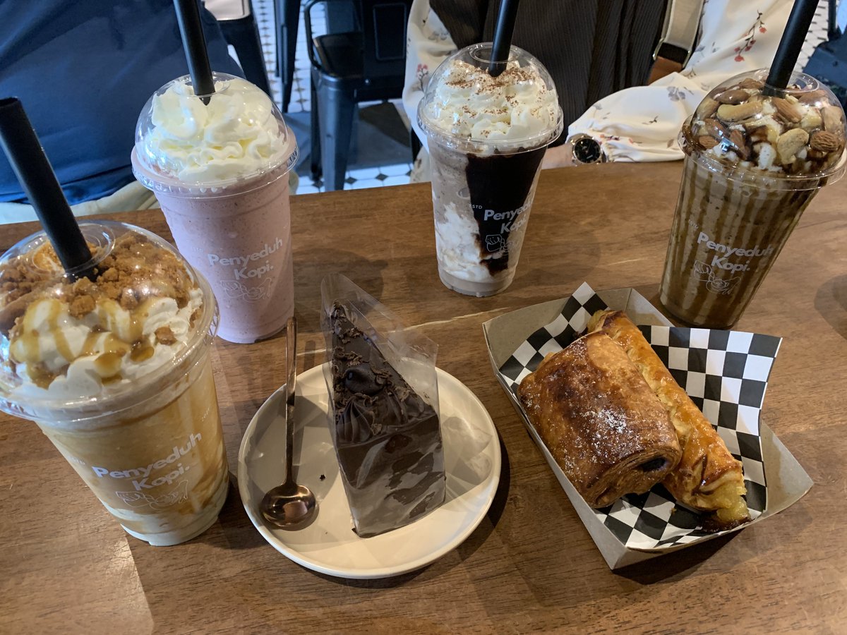 seeinslowmo's tweet photo. eat out w/ the fam @ kopi peng 🍝🥤
#foodtwt https://t.co/Jl9MhXZeeo