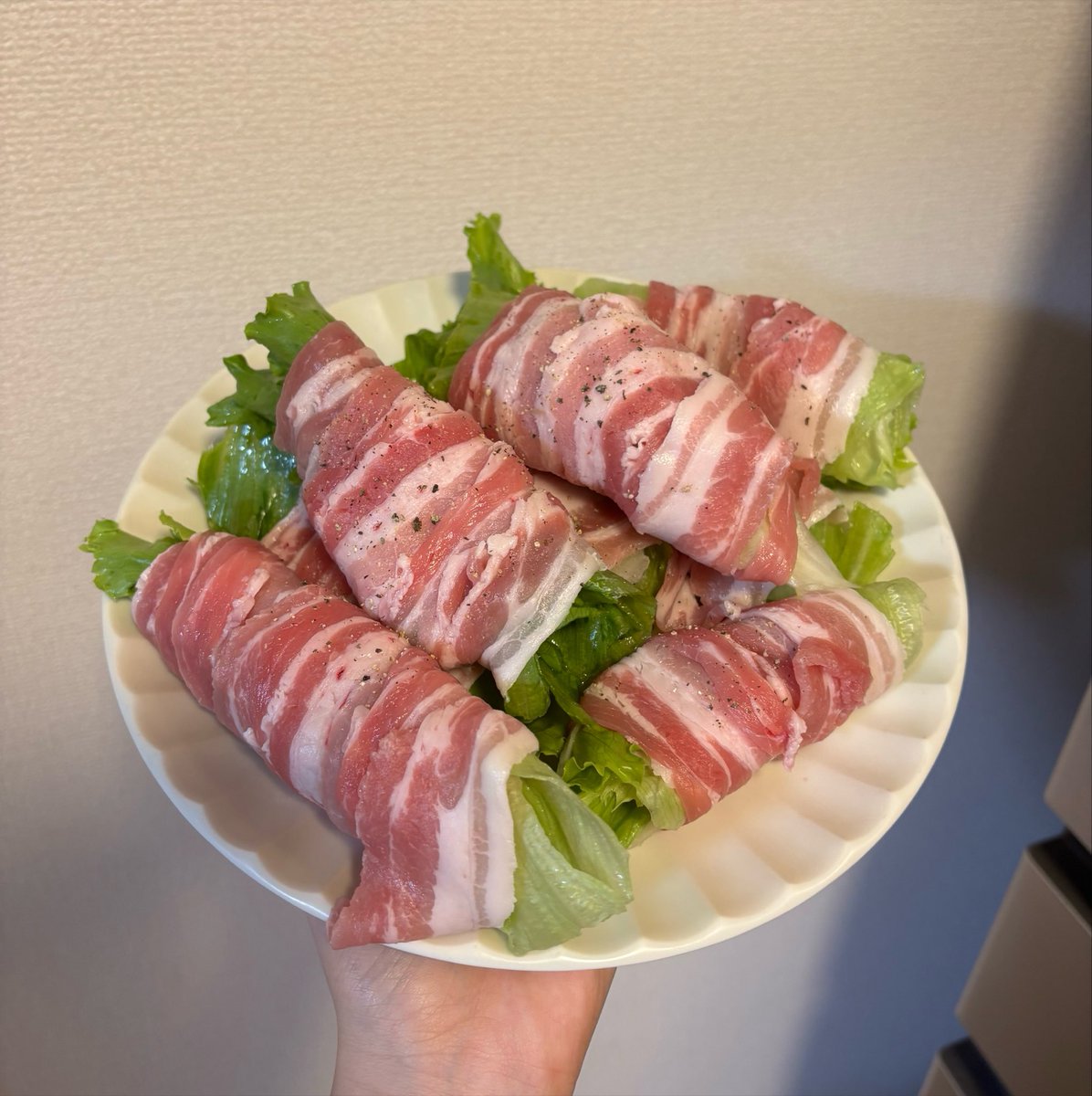 __mogn's tweet photo. レタスの豚肉巻き🥬ポン酢でいただく
(超〜〜〜雑💧) https://t.co/EPkSVU0iJ1