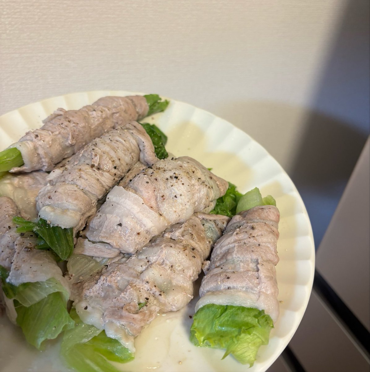 __mogn's tweet photo. レタスの豚肉巻き🥬ポン酢でいただく
(超〜〜〜雑💧) https://t.co/EPkSVU0iJ1