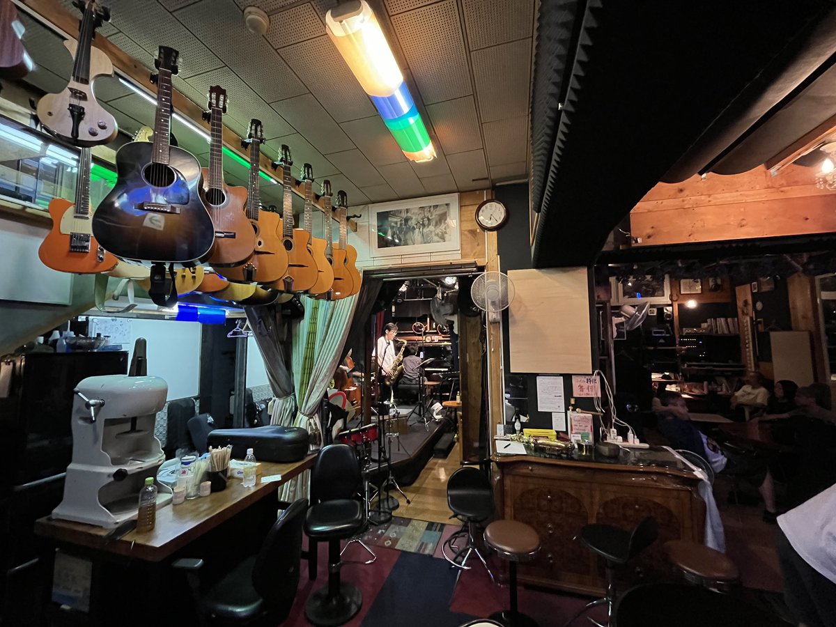 FrisbyLife's tweet photo. 神楽坂マッシュレコーズでファンクバンドのライブやってます！20時から。アフターのセッションもあるようなので楽器持って遊びにきてちょ。 https://t.co/UDsypPddKq