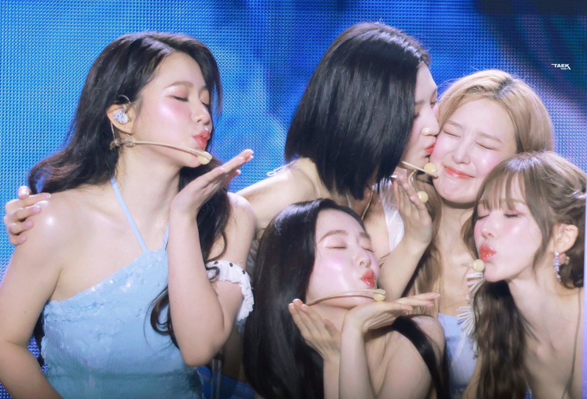 Taek0321's tweet photo. 260801 A Day in Red &amp; Velvet D2 
#레드벨벳 #RedVelvet https://t.co/EtuEMrsR0x