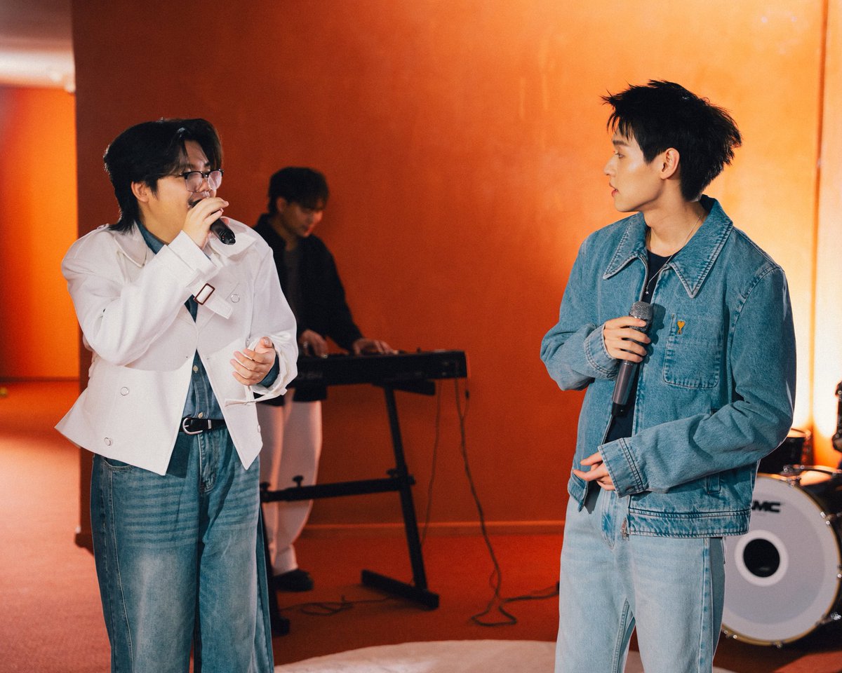 milkbkk's tweet photo. นำภาพเบื้องหลัง PURPEECH x BILLKIN Live Session มาฝากครับ✨

PURPEECH x BILLKIN - ไม่มีวันไหนที่ไม่คิดถึง (starlost.) [Side by Side Session]
💫 https://t.co/Y2RABtdXMz

#ไม่มีวันไหนที่ไม่คิดถึง
#PURPEECH #Bbillkin 
#MILKbkkMusicLabel #BillkinEntertainment https://t.co/qqGgC720Pu