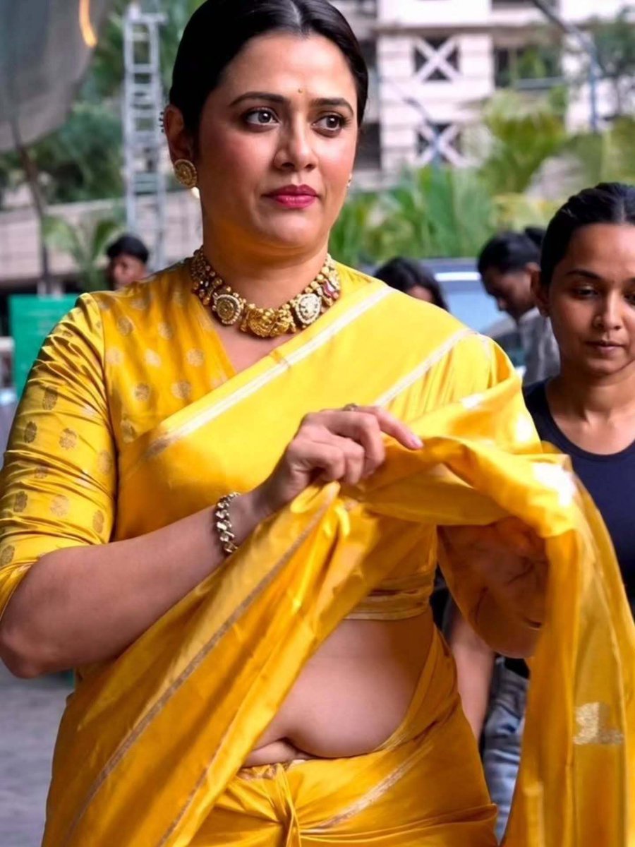 ActressHottyy's tweet photo. Girija Oak 🥵🥵 Damn that Donut 🍩😋 https://t.co/2i3ppFxNOl