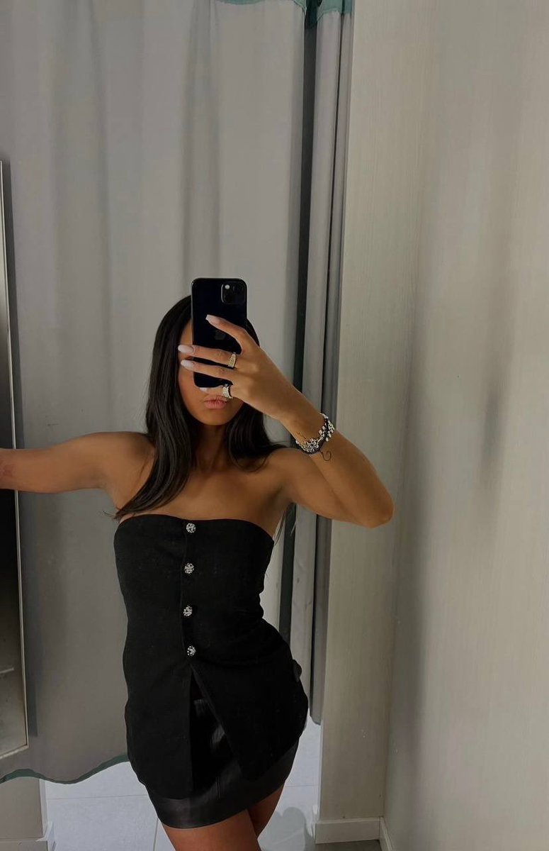 Bellabuus's tweet photo. Hmmmm ska man träffa någon kille Ikväll? De kanske är du om du har tur 🤭 https://t.co/QoCZnoAKCe