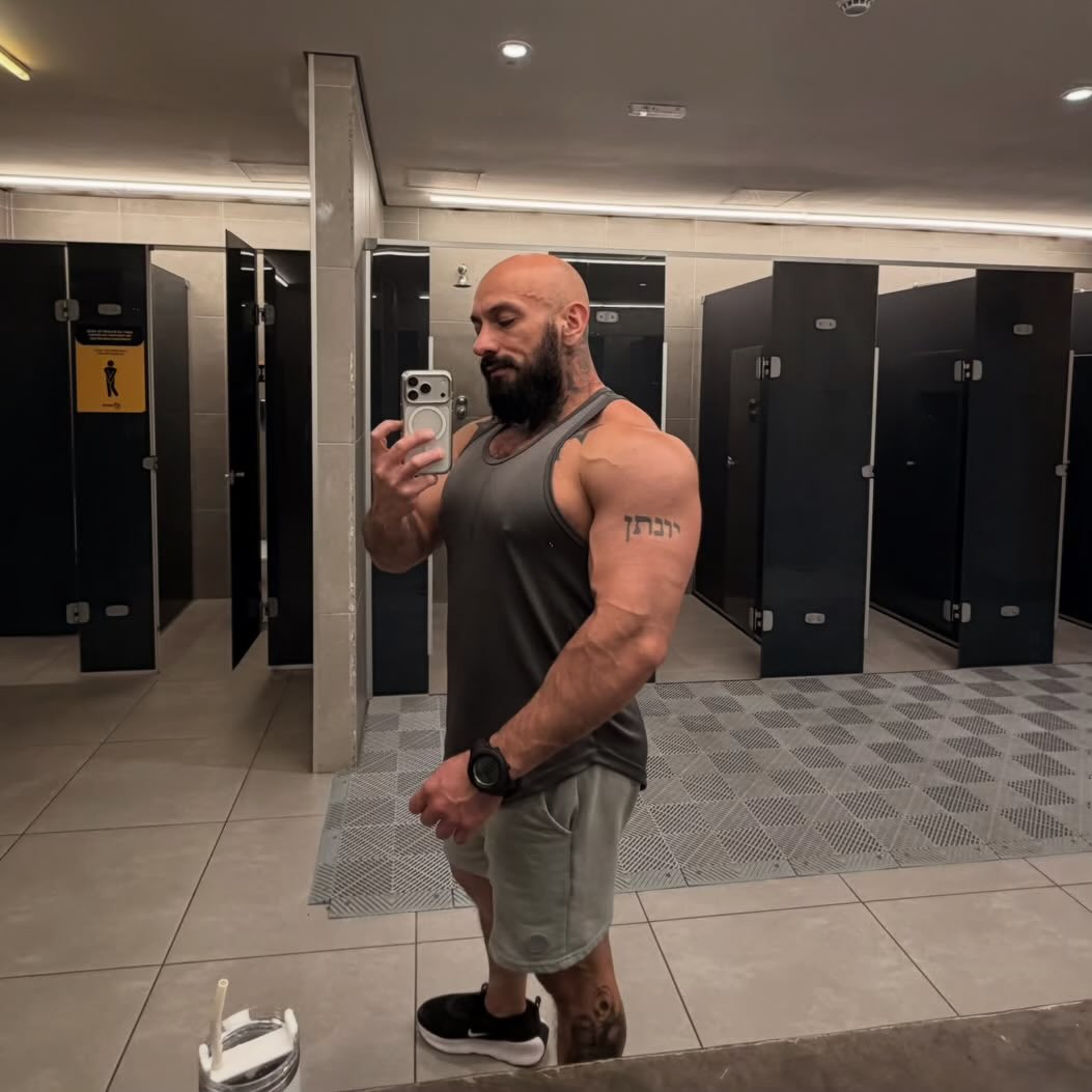 RichLaRoche2's tweet photo. #hairymanguy #musclebuilding #musclerman
#hairychestperfection2 #bearmuscle &amp;3 musclerbear gym gymtime gymmotivation gymrat gymlover gymlifestyle fit fitness
fitnessmottivation fitspo
fitgoals fitnessaddict chest chestworkout
chestworkouts hairymen hairybeard hairychest https://t.co/w8g7dSXb36
