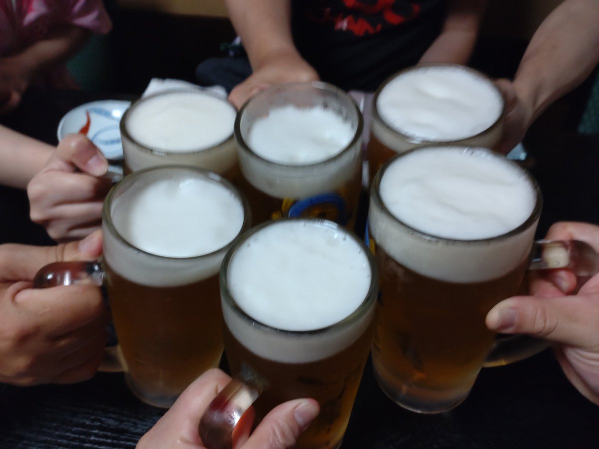 sugatomosa's tweet photo. リリイベ感想戦🍺　　
EbeanS横のビル地下『勘助』さん
・生ビール（大 ）
・活北寄貝刺身
・かつお刺身
・かつお叩き（ポン酢醤油）　
で乾杯ニッポン🍻 https://t.co/OrzrgEJ7sJ
