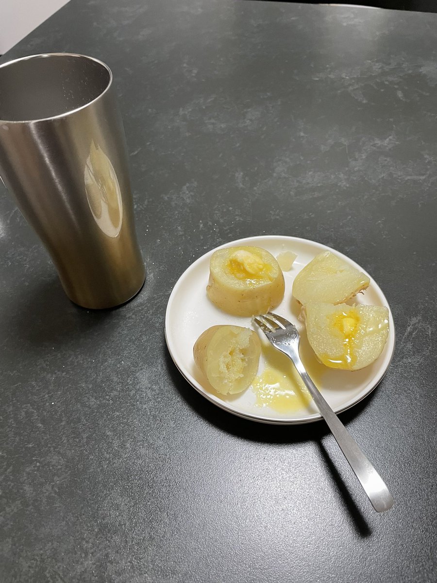 vEIs3x's tweet photo. 酒が美味くて幸せすぎる
おじさんみたいなことしてる https://t.co/g9ktj5EAro