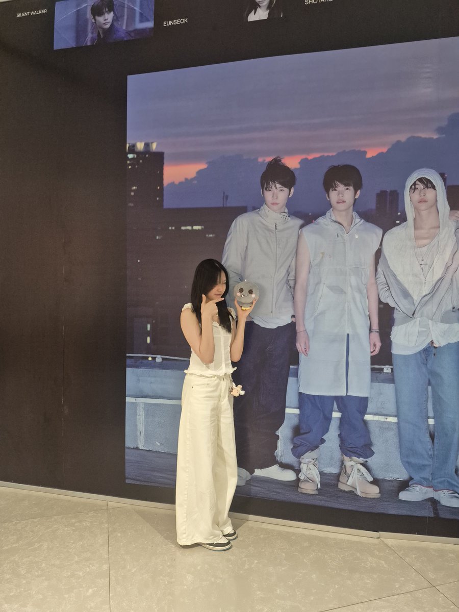Butr8439Ya's tweet photo. Day 2₊⊹
#RIIZE_ARCHIIVEinBKK https://t.co/4SjfkJ1QbS