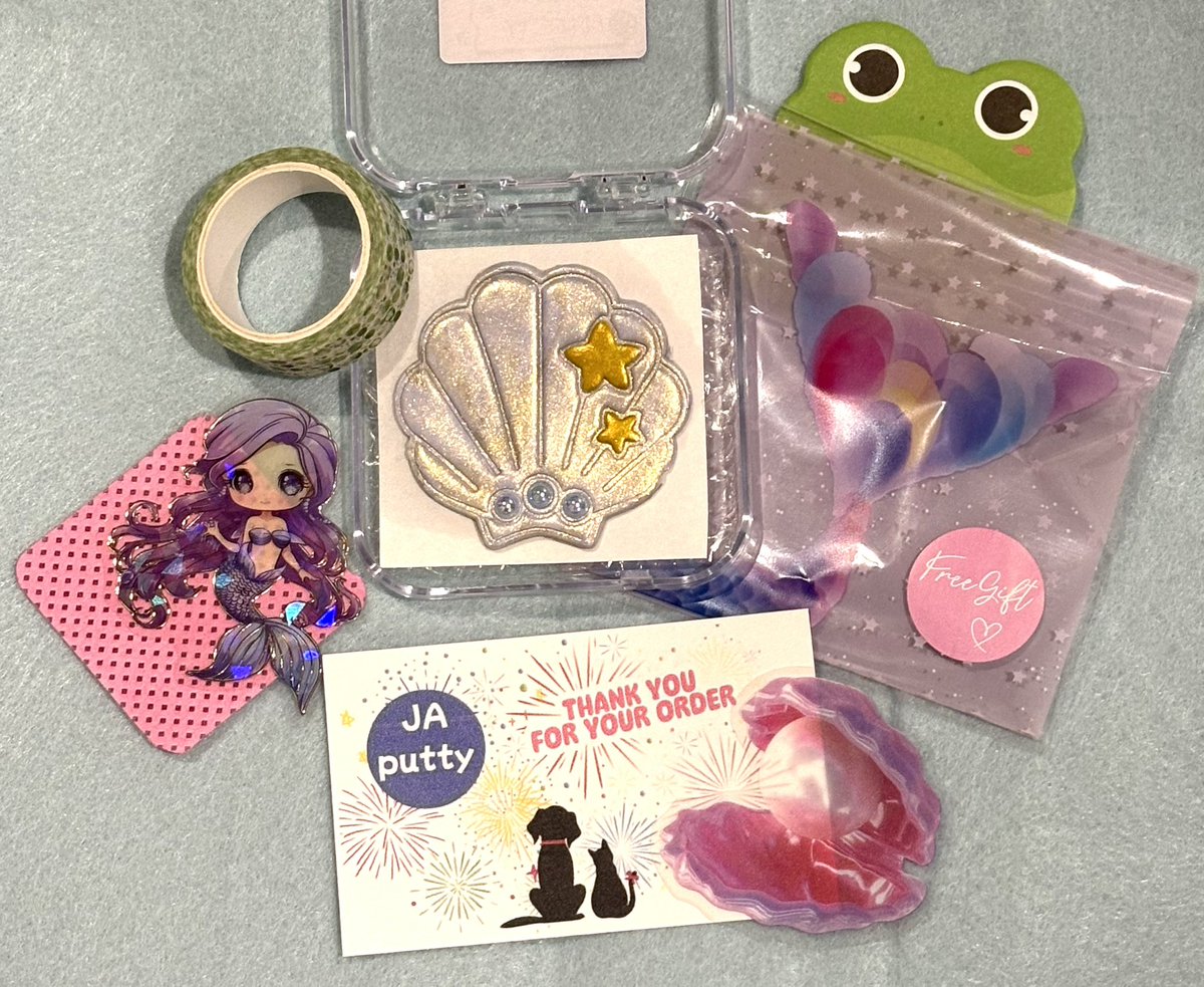 sotasakura9's tweet photo. JAputtyさんから購入したパテ🐚
ベーシック弱&マーブルにしてみました😊
初めての限定シリーズ。しっかりなケースに入ってるし、キラキラでかわいいし、ペンにつけるのがもったいなくて…ちゃんと使えるかな😶🌫️おまけまで✨
最近チャッピーに課金してみたので海っぽい感じに。
結構楽しい✨
#JAPUTTY https://t.co/XP0D5gejEf