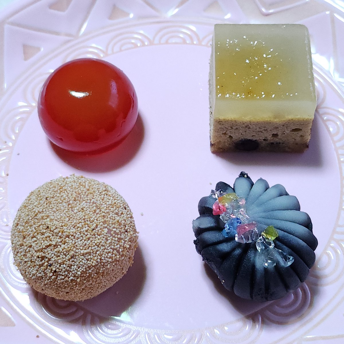 gumijya's tweet photo. ８月のお菓子 https://t.co/kwwCzcZiY9