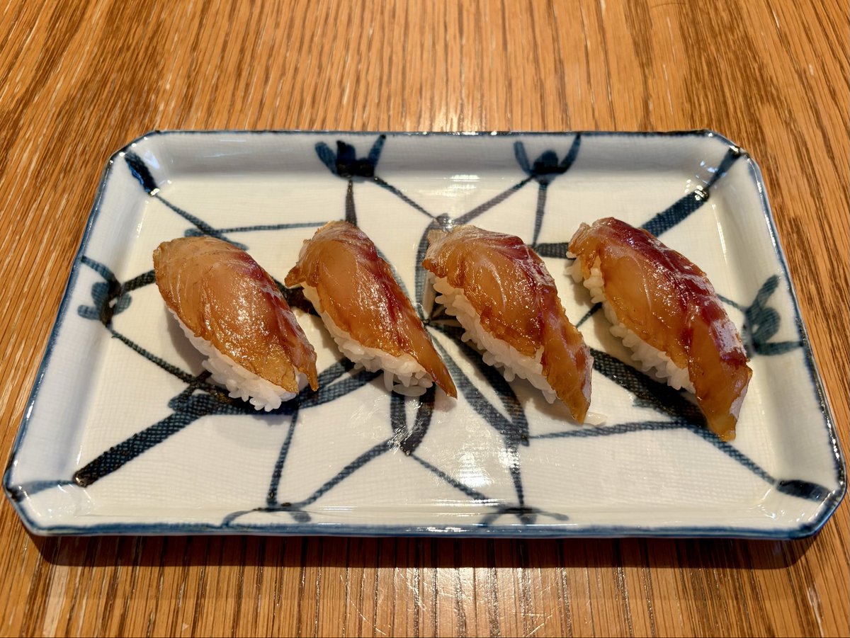 Barber_Tully's tweet photo. アイゴの刺身・セビチェ・島寿司

夏のアイゴは臭い子？
なーに言ってんだ、ふっざけんなよ～
産卵期のアイゴはさぁ、ご褒美なんだよっ！ https://t.co/8N4HODXeCZ
