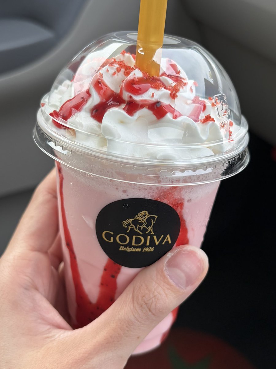 skybpk's tweet photo. スタバやめてGODIVA🥰
ぬいぐるみ自粛してんのに、緑あったら買ってたろうなー
なくてよかった！w https://t.co/fqrUY07iai