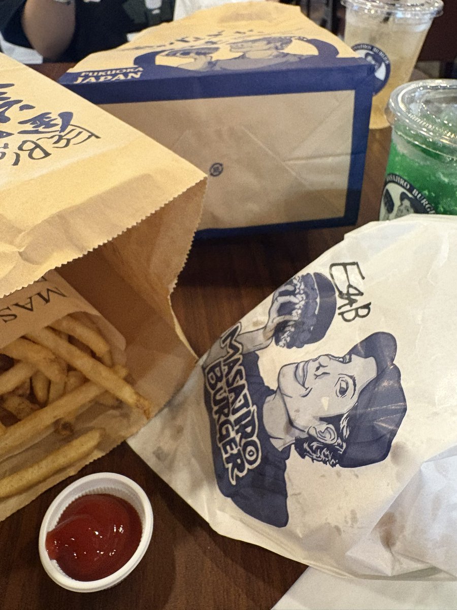 Kozu_TPC's tweet photo. 今日は娘と久しぶりにマサジロウバーガーへ🍔
飯塚の店舗がなくなってしまったから遠賀本店までドライブがてら行ってきた🚗³₃
美味しかった😋 https://t.co/1uQ4CpM7CD