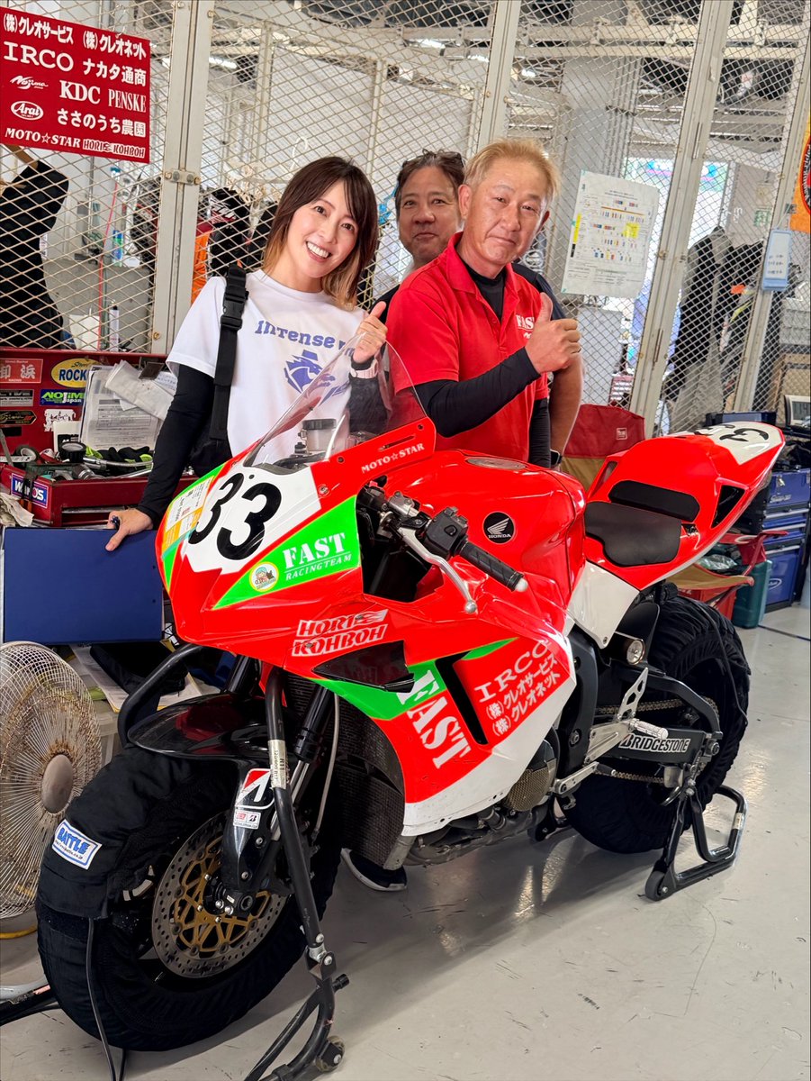 sakura_kisui's tweet photo. 鈴鹿サンデーロードレース DAY1
明日は残る全クラスの決勝レース
引き続きご注目下さい🔥

①前回初優勝した笹之内選手🍊
②GEARSカラーの羽根選手
③8月でもWエントリー荒川選手61歳
④開幕戦優勝した竹本選手

https://t.co/RfieUpnHSD
↑8/2はココから観戦 https://t.co/q0zVosGEre