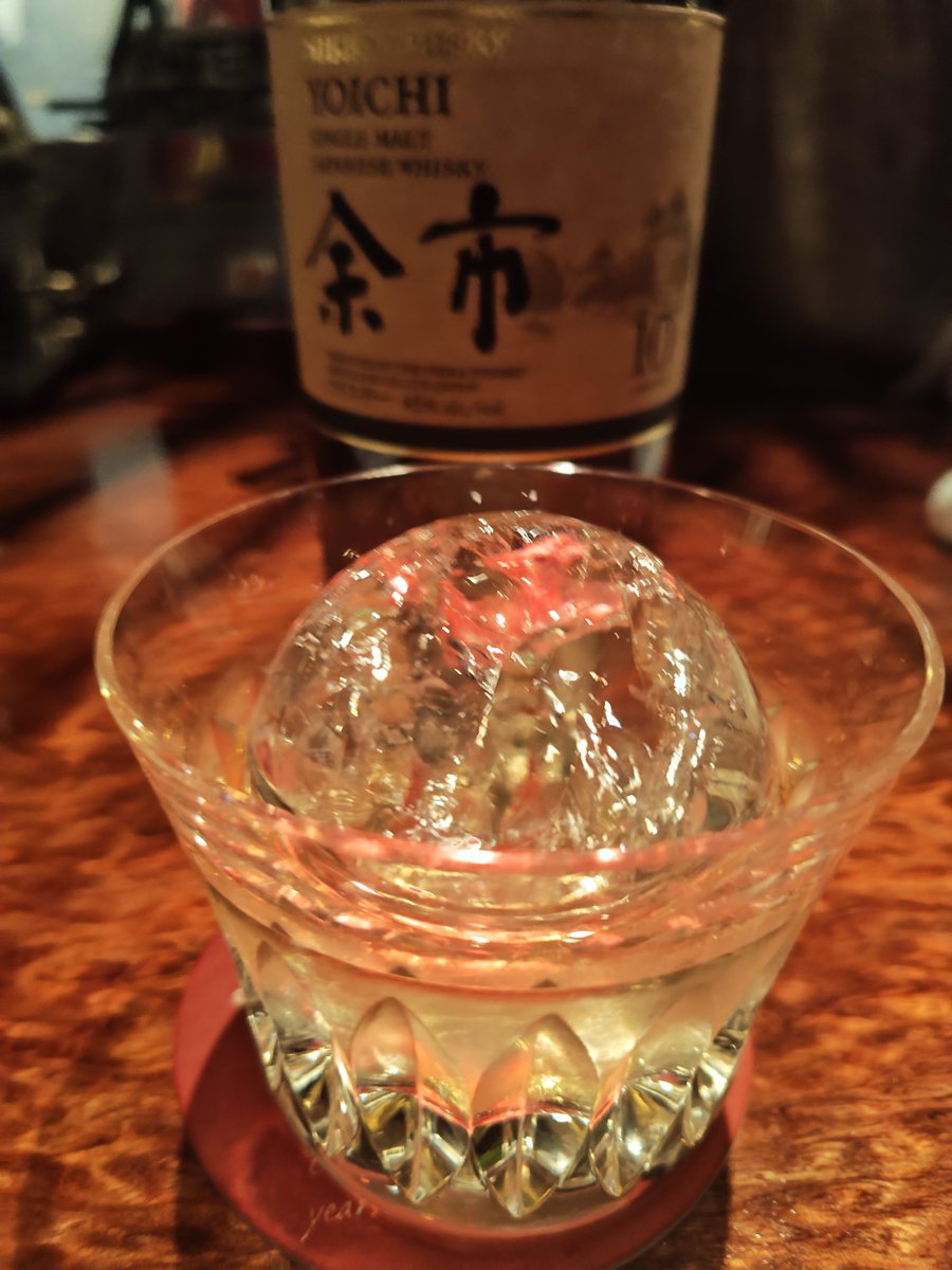 MASA2967's tweet photo. 今月自分の誕生日なので船橋にあるBar篠崎さんにて。
①大葉とワサビと山椒のジンスマッシュ
②余市10年ロック
③スイカのソルティードッグ
④エスプレッソマティーニ　パッションフルーツマカロンを添えて https://t.co/VhwrQQ6SIn