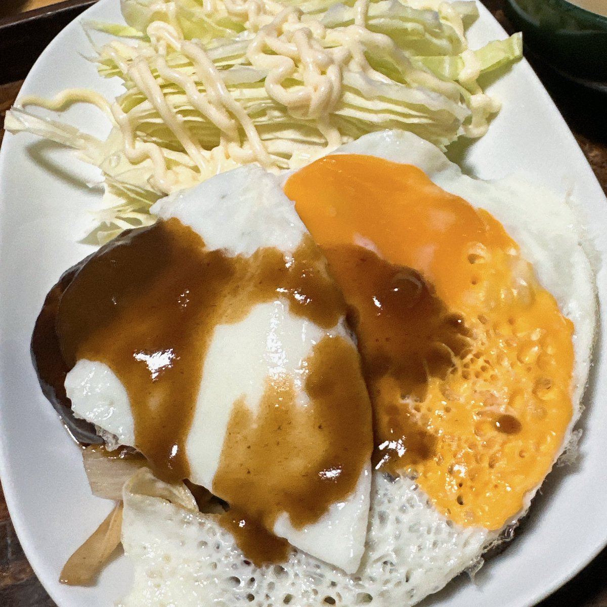 maakun0927's tweet photo. 今日の晩御飯は
(」ﾟoﾟ)」ﾊﾝﾊﾞｰｰｰｰｰｸﾞ!!
たまごの下で見えないけど💦
 #飯テロ
 #マサのご飯 https://t.co/XcGK4g416f