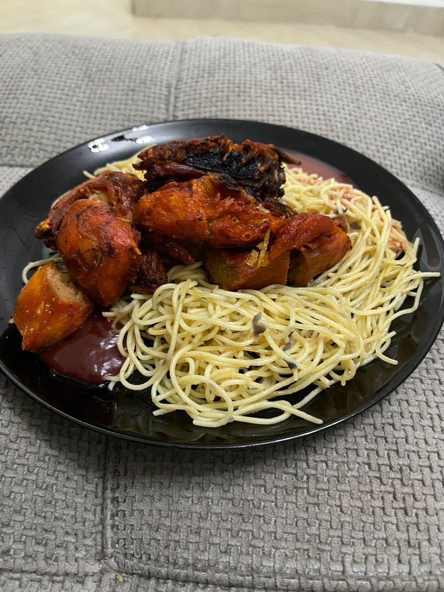 UmarWestt's tweet photo. Today is Saturday 

Girls go and cook for your men 🥘🍲🍛 https://t.co/Kmwn4Cx0Li
