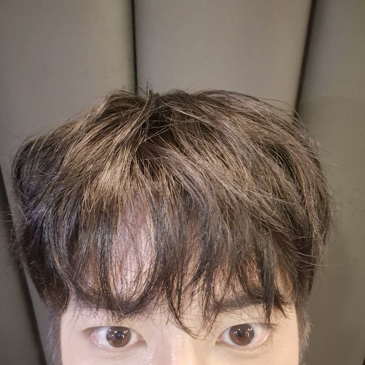 weIIneverchange's tweet photo. taehyun’s consistency in showing us his new haircuts using the exact same pose every single time😭 https://t.co/PG0X3Rq33s