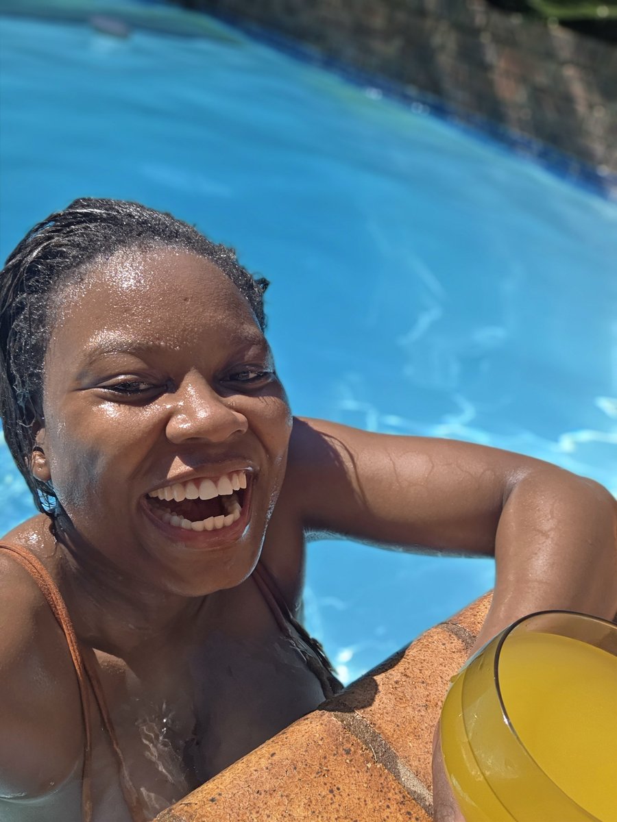 zan_diva's tweet photo. So today is the first day at my new house. guys can you believe that I've officially made it out the hood? From K1 to my smol smol place with a pool and 2 cars..Anyway I'm currently having mimosas by MY pool.. this is the happiest you'll ever see me. ❤️ . Cue unikhodima ft shenge https://t.co/sBCMBBxEIV