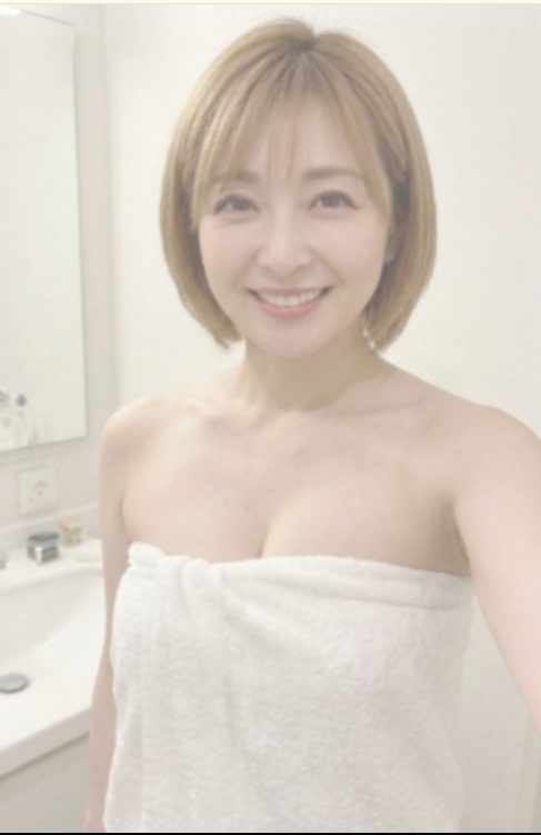 Crisp_mabei's tweet photo. おばさんの風呂上がりなんて需要ありませんよね🤣笑 https://t.co/HVenHPsSqW