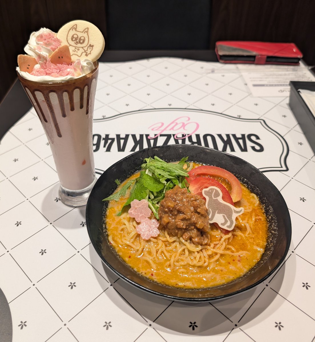 bochi_muchan's tweet photo. 櫻坂カフェいってきた！！ https://t.co/iq0AOZ8B8Y