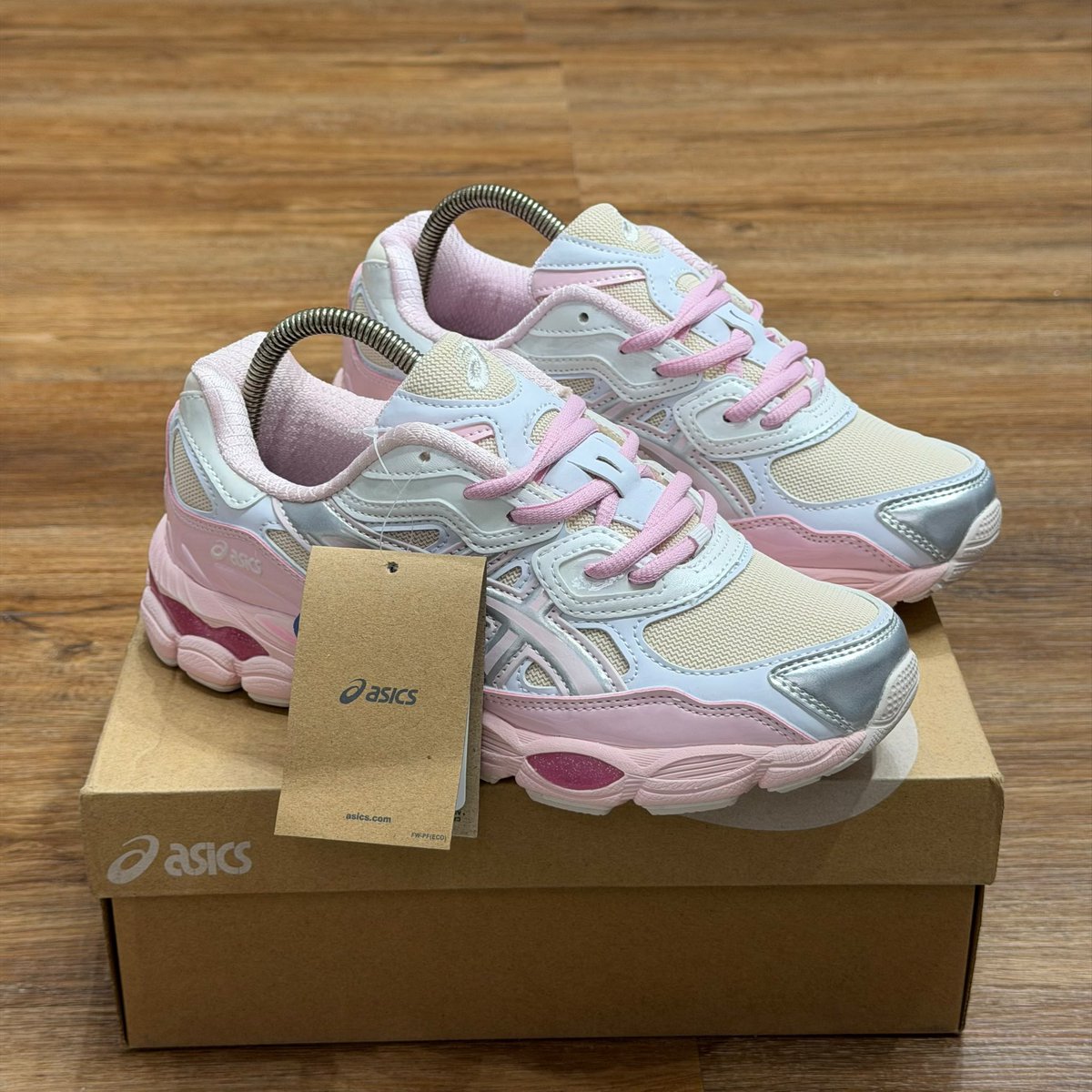 herlaryinke's tweet photo. *ASICS GEL-NYC x Kicki Yang Zhang Pure Cream Pink Silver Sneakers*👠👟🩷
*Now Available in store*

*Sizes:  37 - 40*
*Price: ~62k

Kindly repost and patronize 🙏🏻🙏🏻 https://t.co/n1zR3vm5gD