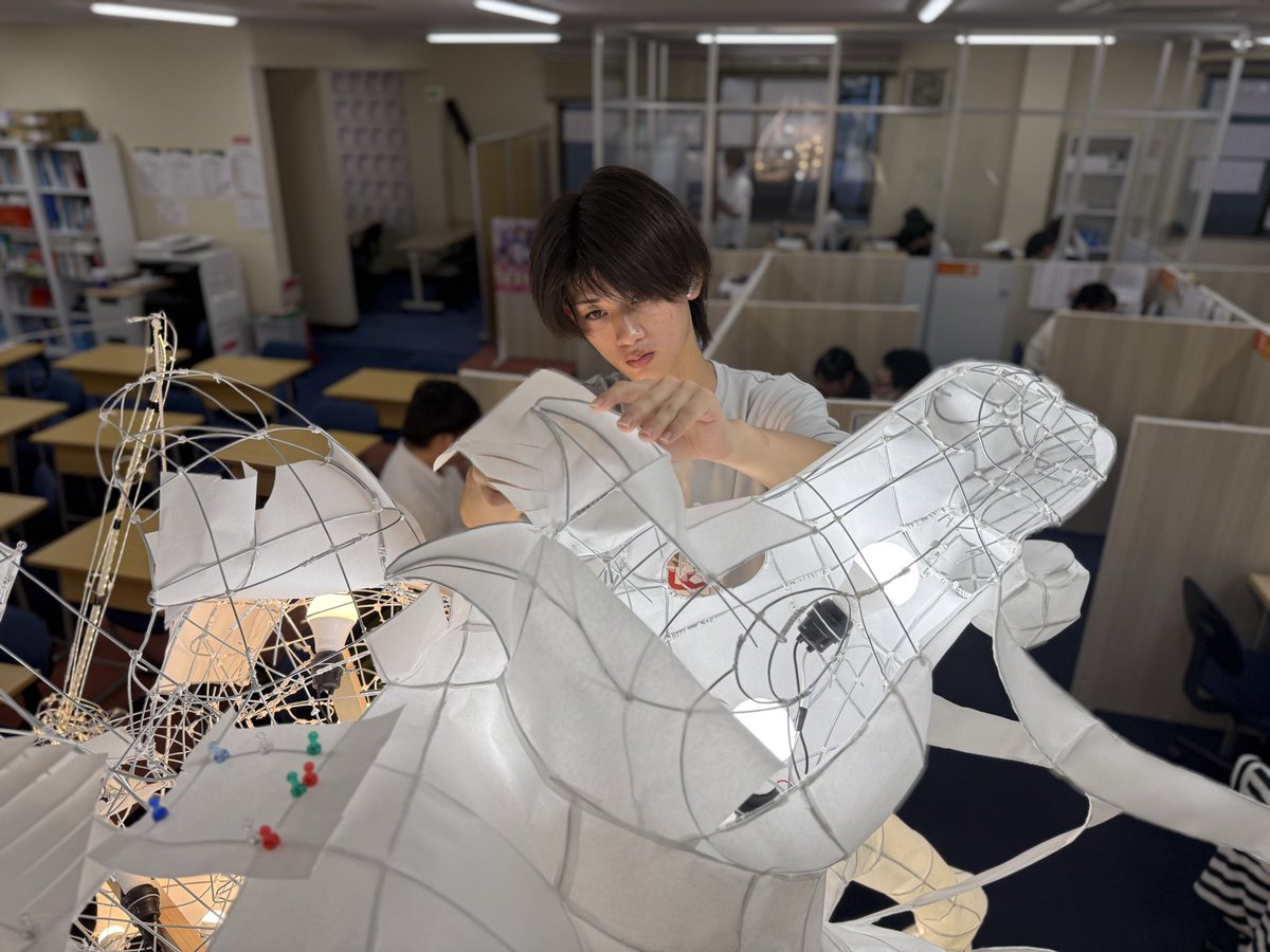 FutureG2019's tweet photo. 【🏮やぶさめ×ねぶた制作レポート🏮】

細部まで丁寧に。

紙貼り作業完了まであと少し。

#スポーツ流鏑馬
#ねぶた
#学生団体
#塾 https://t.co/PeM6DyQlEK