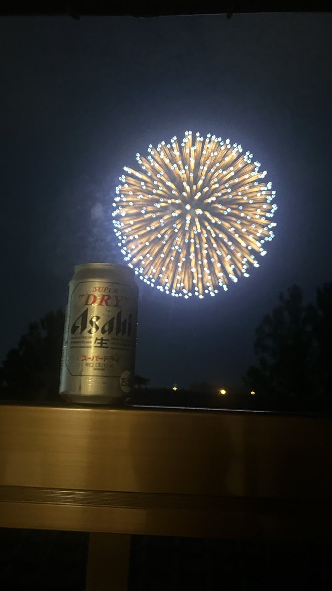 loveNGT48's tweet photo. 野球もオモロないし三条花火見ましょ🥹
今日もお疲れっした🍺 https://t.co/8mgDPYDRFc