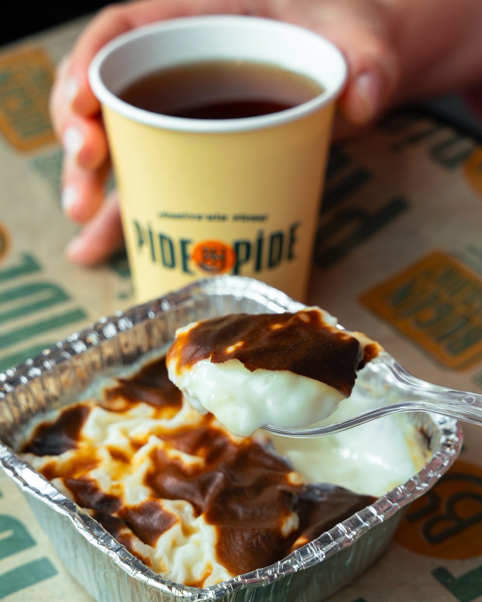 pidebypide's tweet photo. Demli bir çay, fırın sütlaç ve uzayan bir sohbetle hafta sonunu başlattık…. Daha iyi bir eşleşme varsa söyleyin. 🍵🤍 https://t.co/apEtXZuUdu