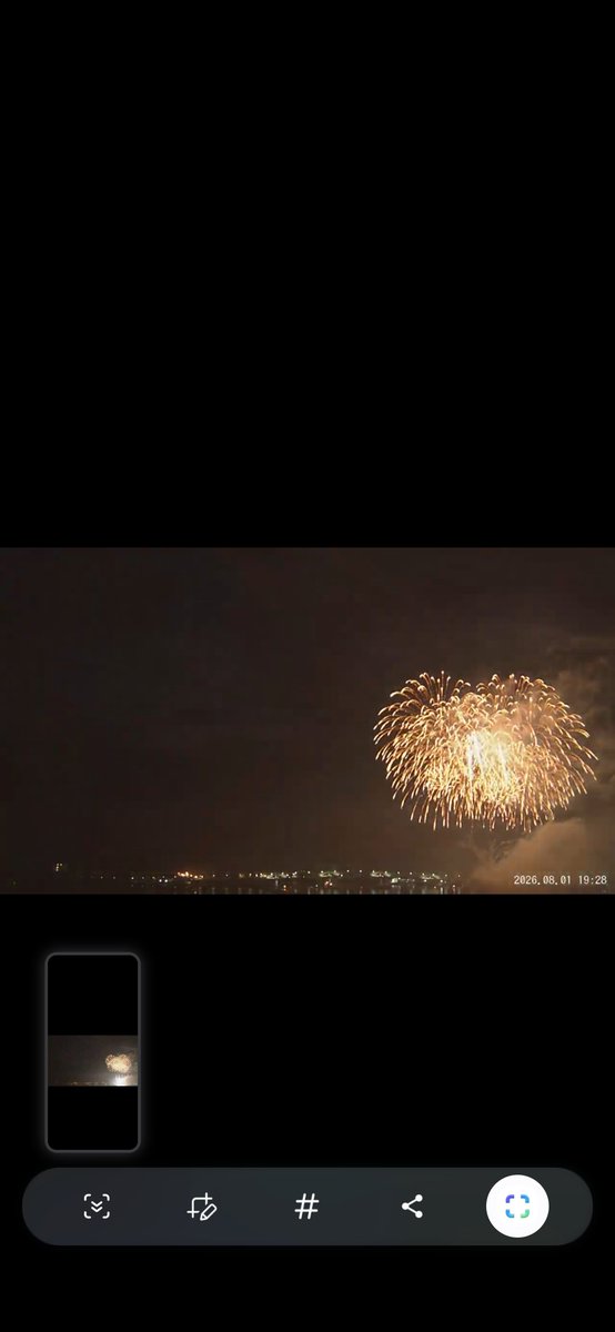 silver_star85's tweet photo. 地元の花火大会のライブカメラあった https://t.co/6zcryx4Ycf