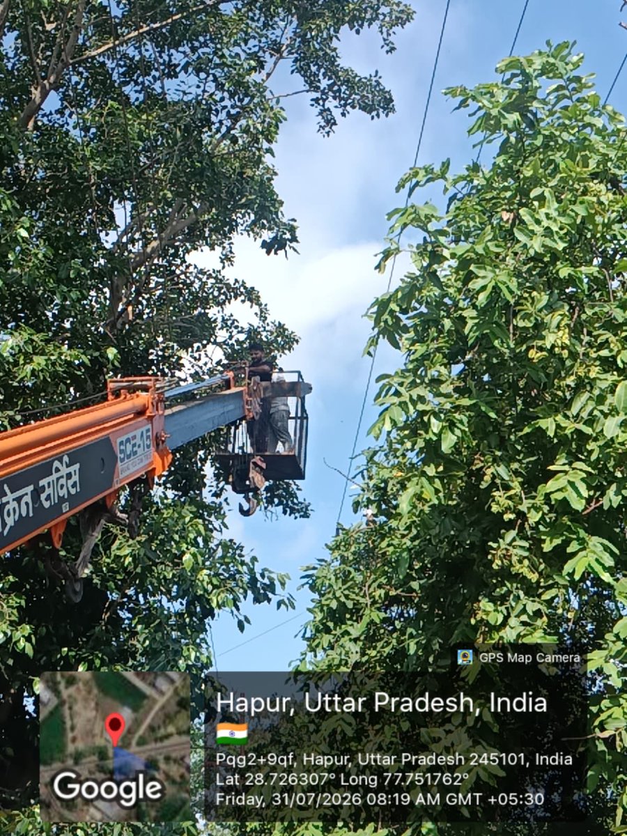 aksharmaBharat's tweet photo. विद्युत तन्त्र का सुदृढ़ीकरण हो या कोई तकनीकी समस्या व प्राकृतिक आपदा से हुआ व्यवधान-
सब ठीक कर, हमारे विद्युत कर्मी अपनी कर्तव्यनिष्ठा से प्रदेश के कोने कोने में निर्बाध विद्युत आपूर्ति कर रहे हैं।

आरडीएसएस, बिजनेस प्लान व अन्य योजनाओं के माध्यम से विद्युत परिवर्तक, पोल एवं जर्जर तारों को बदल कर नवीनीकरण का कार्य किया जा रहा है। 

सभी को बधाई!

@narendramodi @myogiadityanath @AmitShah @NitinNabin @mppchaudhary @idharampalsingh @UPPCLLKO 
#NayeBharatKaNayaUP
#GoodGovernance 
#PoweringUP #GreenEnergyIndia
#UPEnergyReforms #EnergyForAll 
#HumaraUP #VikasExpress