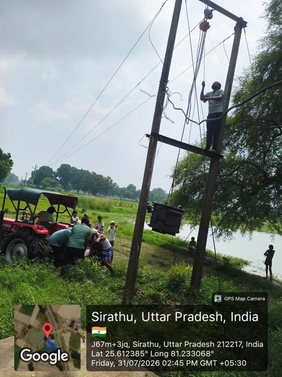 aksharmaBharat's tweet photo. विद्युत तन्त्र का सुदृढ़ीकरण हो या कोई तकनीकी समस्या व प्राकृतिक आपदा से हुआ व्यवधान-
सब ठीक कर, हमारे विद्युत कर्मी अपनी कर्तव्यनिष्ठा से प्रदेश के कोने कोने में निर्बाध विद्युत आपूर्ति कर रहे हैं।

आरडीएसएस, बिजनेस प्लान व अन्य योजनाओं के माध्यम से विद्युत परिवर्तक, पोल एवं जर्जर तारों को बदल कर नवीनीकरण का कार्य किया जा रहा है। 

सभी को बधाई!

@narendramodi @myogiadityanath @AmitShah @NitinNabin @mppchaudhary @idharampalsingh @UPPCLLKO 
#NayeBharatKaNayaUP
#GoodGovernance 
#PoweringUP #GreenEnergyIndia
#UPEnergyReforms #EnergyForAll 
#HumaraUP #VikasExpress