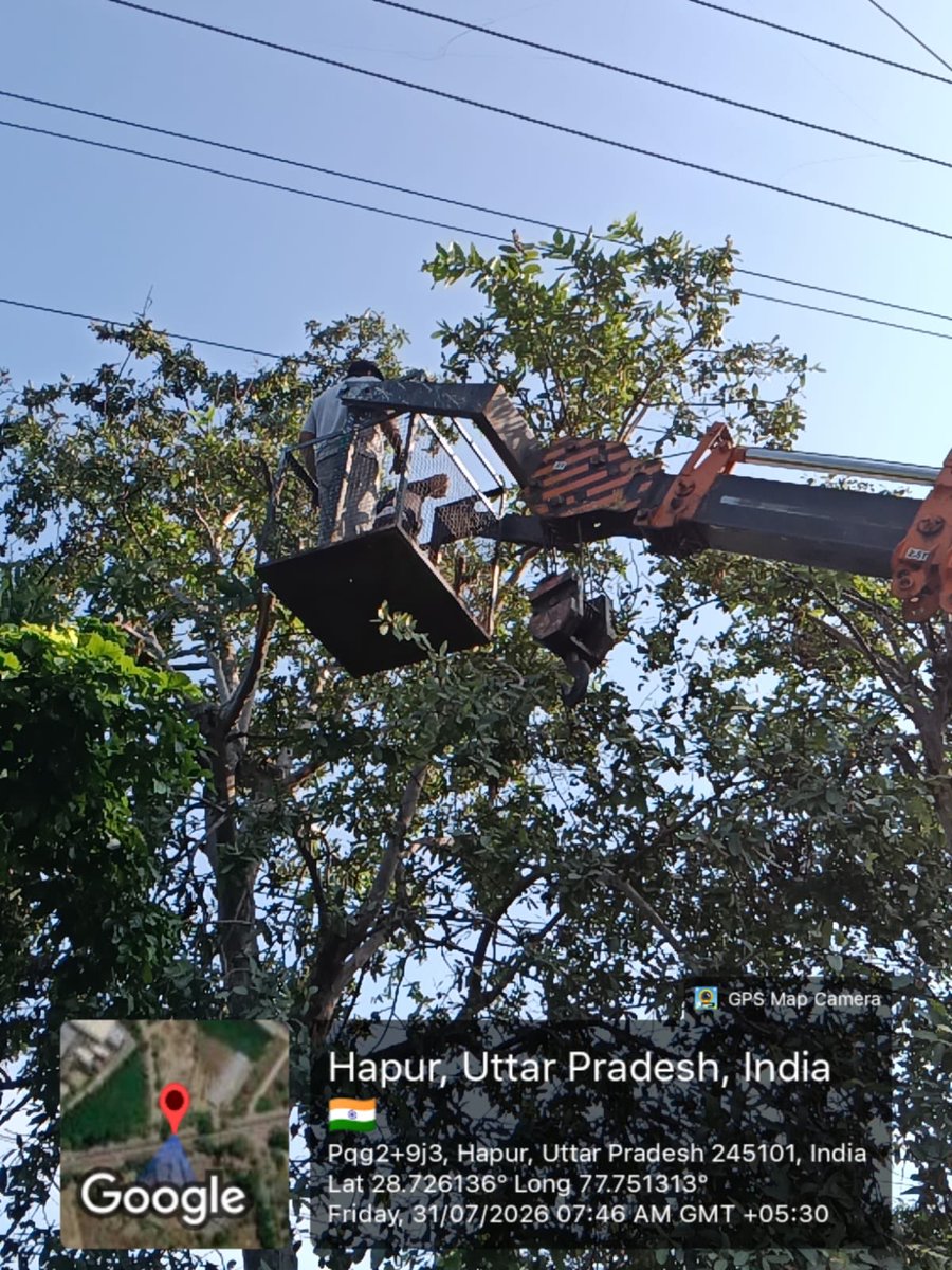 aksharmaBharat's tweet photo. विद्युत तन्त्र का सुदृढ़ीकरण हो या कोई तकनीकी समस्या व प्राकृतिक आपदा से हुआ व्यवधान-
सब ठीक कर, हमारे विद्युत कर्मी अपनी कर्तव्यनिष्ठा से प्रदेश के कोने कोने में निर्बाध विद्युत आपूर्ति कर रहे हैं।

आरडीएसएस, बिजनेस प्लान व अन्य योजनाओं के माध्यम से विद्युत परिवर्तक, पोल एवं जर्जर तारों को बदल कर नवीनीकरण का कार्य किया जा रहा है। 

सभी को बधाई!

@narendramodi @myogiadityanath @AmitShah @NitinNabin @mppchaudhary @idharampalsingh @UPPCLLKO 
#NayeBharatKaNayaUP
#GoodGovernance 
#PoweringUP #GreenEnergyIndia
#UPEnergyReforms #EnergyForAll 
#HumaraUP #VikasExpress