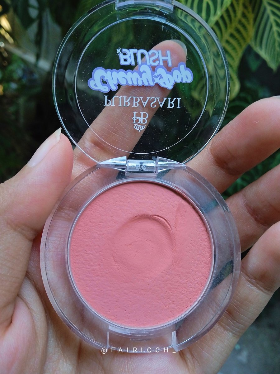 fairicch_'s tweet photo. teksturnya bouncy empuk kayak marshmellow, gampang diblend bahkan blend pake jari tangan pun okee 🧏🏻‍♀️

shadenya pinkies cantik, bisa buat blush sekaligus eyeshadow tipis-tipis juga bisa! hasilnya natural, ngga patchy, rekomen bgt buat daily make up 🌷 https://t.co/BknkthDV5x