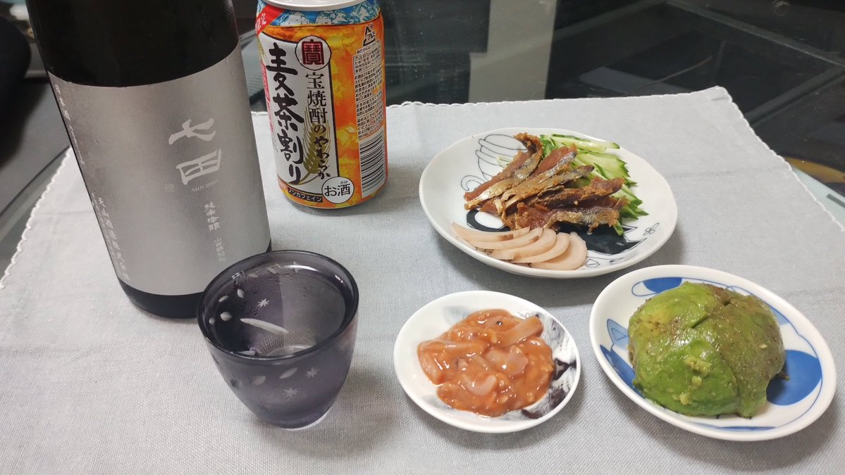 megabe10cho's tweet photo. 今日は友人から頂いたジャパンを麦茶割という名のチェイサーで呑る
#日本酒最高
#七田 https://t.co/zhCHmZJMZn