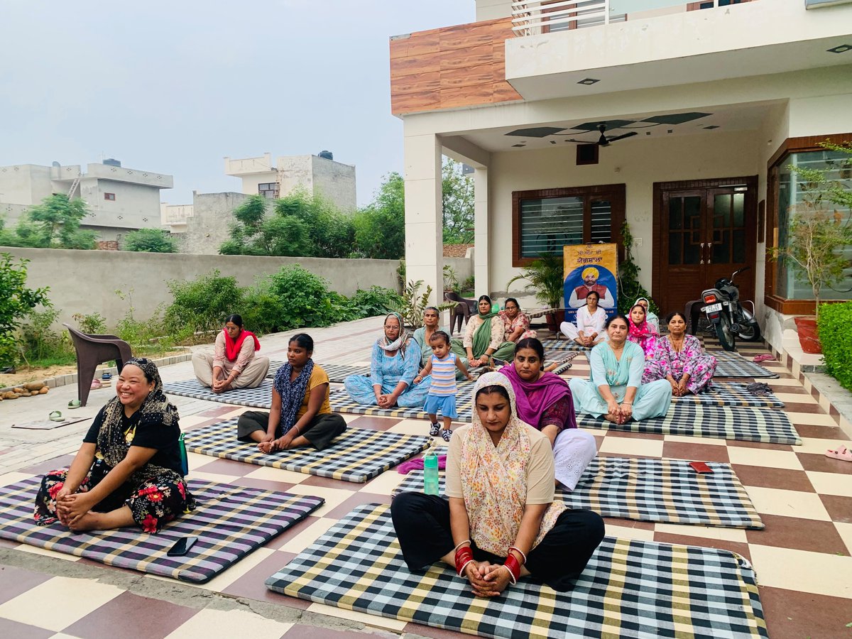 cmdyfaridkot's tweet photo. 𝐂.𝐌 𝐃𝐢 𝐘𝐨𝐠𝐬𝐡𝐚𝐥𝐚 - Mai godri Sahib , Faridkot
Time :- 6.00 to 7.00 PM
@BhagwantMann @AAPbalbir @PunjabGovtIndia
@DCFaridkot
@DPROFaridkot
#cmdiyogshala
#GovernmentofPunjab
#yogainspiration
#BhagwantMann
#ਪੰਜਾਬ_ਸਰਕਾਰ https://t.co/SwmUKzYn07