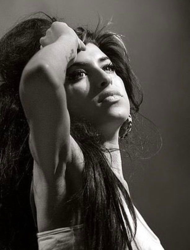 qrpress_'s tweet photo. Amy Winehouse https://t.co/oasWCESoPR