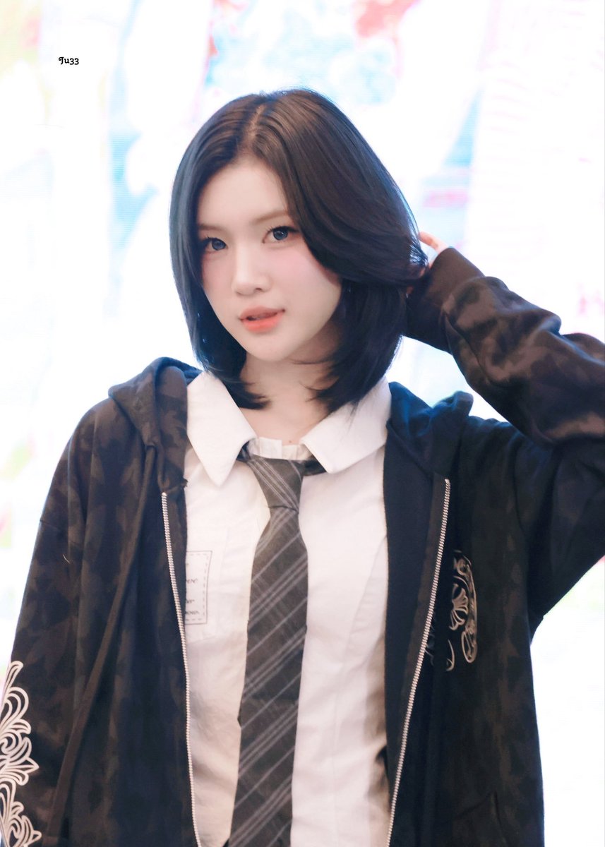 h2hARIII's tweet photo. kok bisa gw tanya!?

hari pertama secantik itu, hari kedua seganteng ini??? KIM JUUN 🤯🤯🤯

day 1                                          day 2 https://t.co/LfoJYaV3Cn