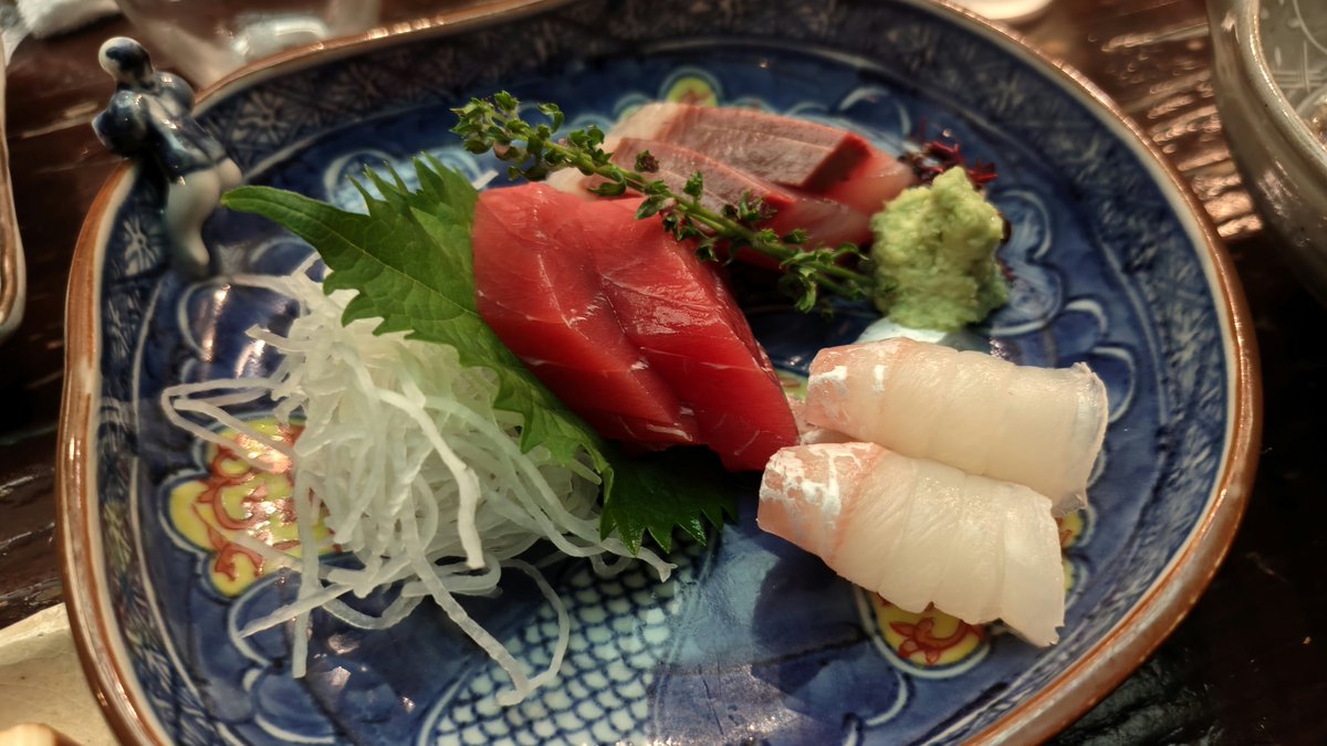 clearbookJP's tweet photo. うなぎのうざく
刺盛り
燻製3点盛り
だし巻き玉子ハーフ https://t.co/xXpIGZ3619