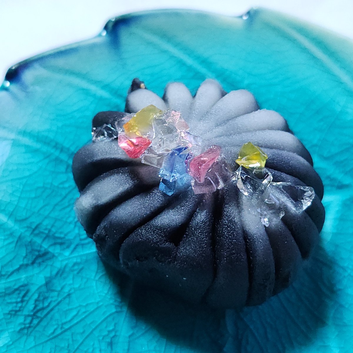 gumijya's tweet photo. 【響華(きょうか)】パッションフルーツ錦玉羮入り黒糖餡のお菓子 https://t.co/R7qElsBNuY