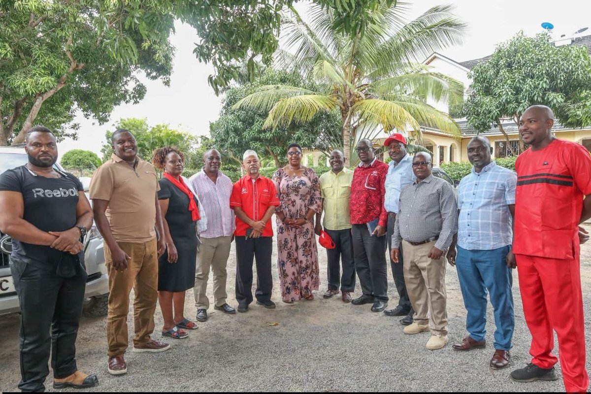 DrJuma_M's tweet photo. CONFIRMED:Aisha Jumwa Who Quit UDA Yesterday has now Joined Jubilee party,I wonder why Lynn Ngugi is not Cooking Uhuru Kenyatta . https://t.co/P9w4K1hcIj
