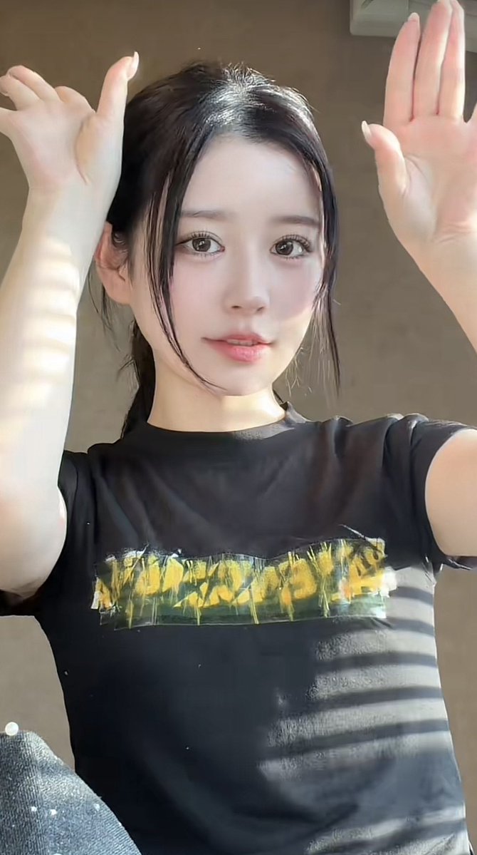 Okeneki84's tweet photo. あ、夏始まった

#月足天音 https://t.co/sQ6zfLHK0t
