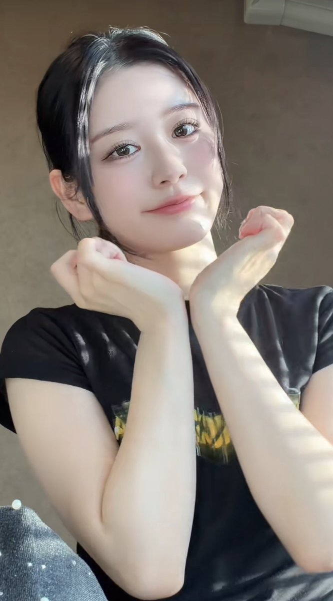 Okeneki84's tweet photo. あ、夏始まった

#月足天音 https://t.co/sQ6zfLHK0t