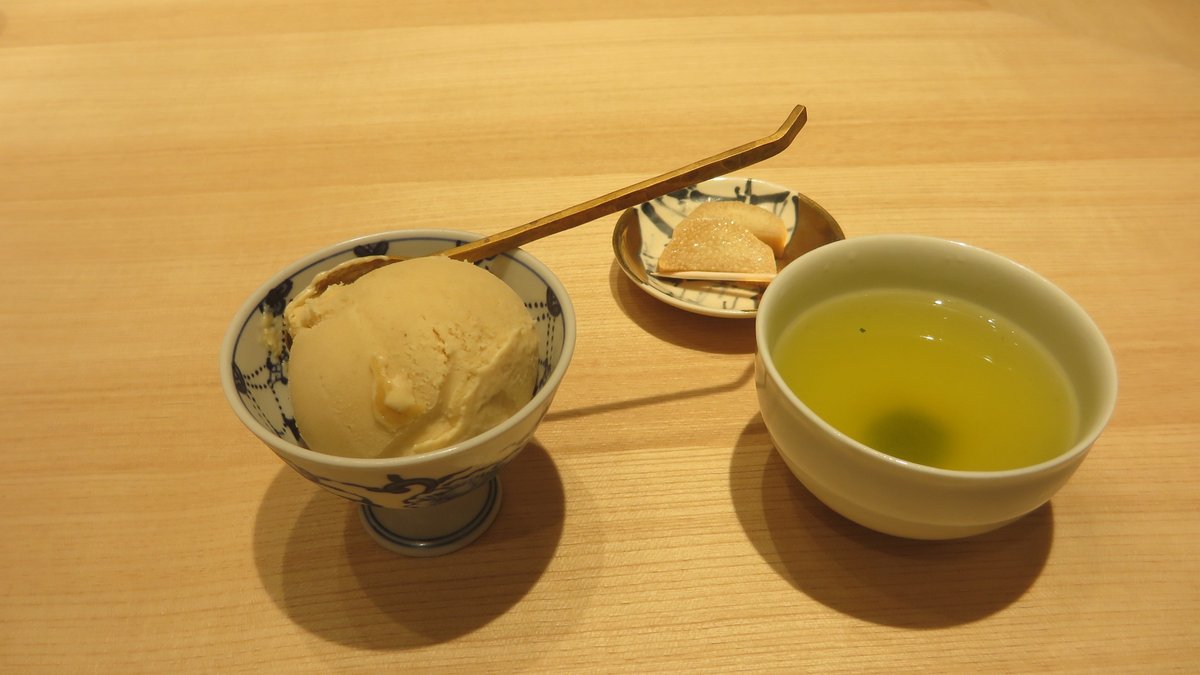 ginzadelunch's tweet photo. 赤坂おぎ乃 和甘＠GINZA SIX■和ジェラートの胡桃と緑茶のセット。銅のスプーンを使っているのもありますが、ジェラートの溶け具合が計算尽くしているかのようにちょうど良い。https://t.co/s8tUNZqaOy https://t.co/txSuGm6P97