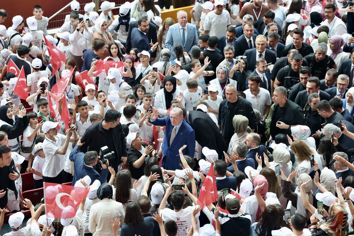 ibrahim_besinci's tweet photo. Bizler; mahkûm olmaya değil hâkim olmaya, tarih olmaya değil tarihi yeniden yazmaya adanmış gençlerin yuvasıyız! https://t.co/Fd6pkOSc6v